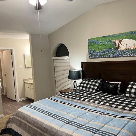 Beautiful 1-Bedroom Townhome With Nice Amenities Houston Bagian luar foto