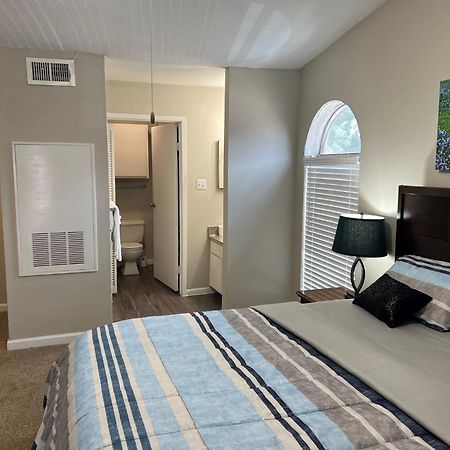 Beautiful 1-Bedroom Townhome With Nice Amenities Houston Bagian luar foto
