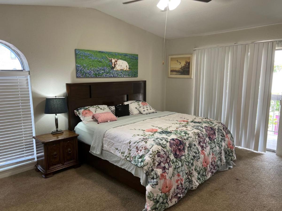 Beautiful 1-Bedroom Townhome With Nice Amenities Houston Bagian luar foto