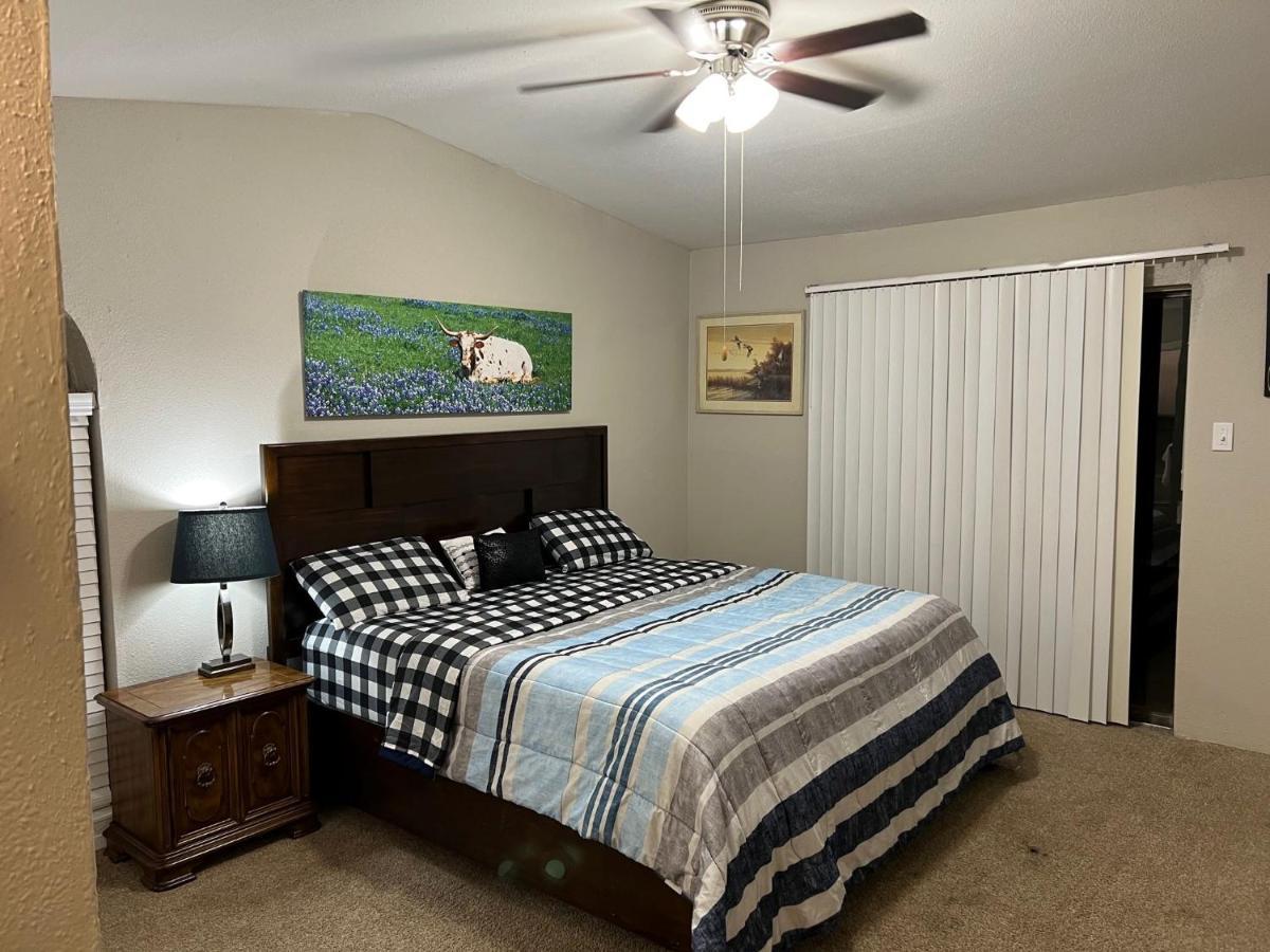 Beautiful 1-Bedroom Townhome With Nice Amenities Houston Bagian luar foto