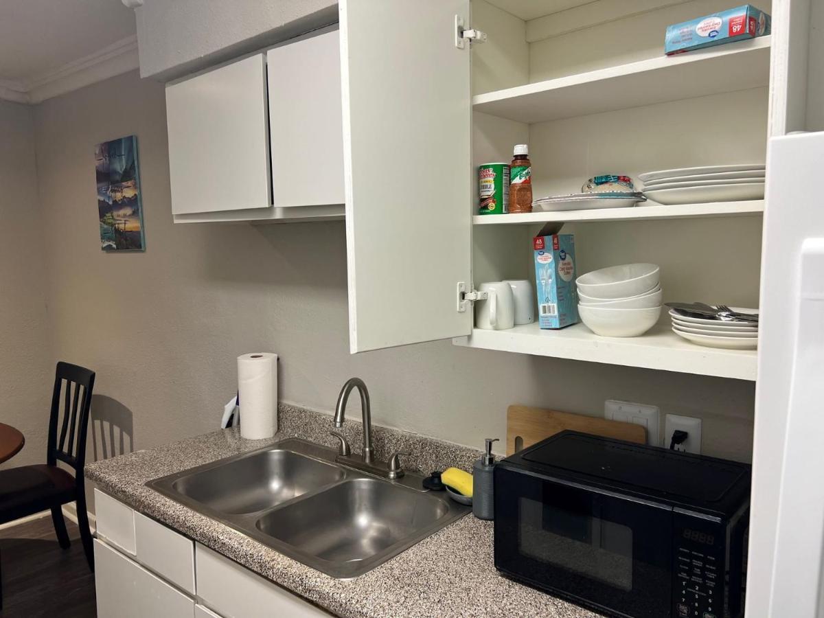 Beautiful 1-Bedroom Townhome With Nice Amenities Houston Bagian luar foto