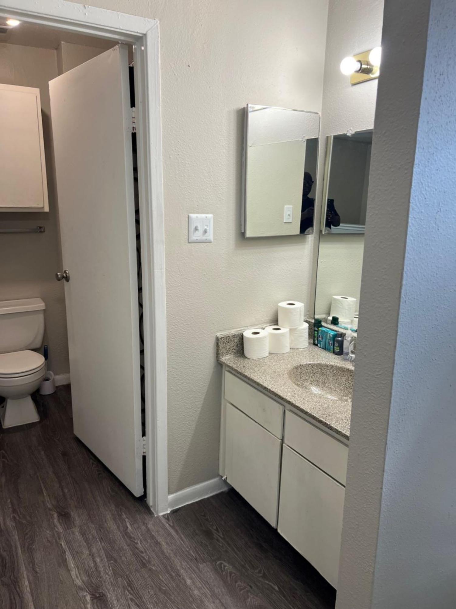 Beautiful 1-Bedroom Townhome With Nice Amenities Houston Bagian luar foto