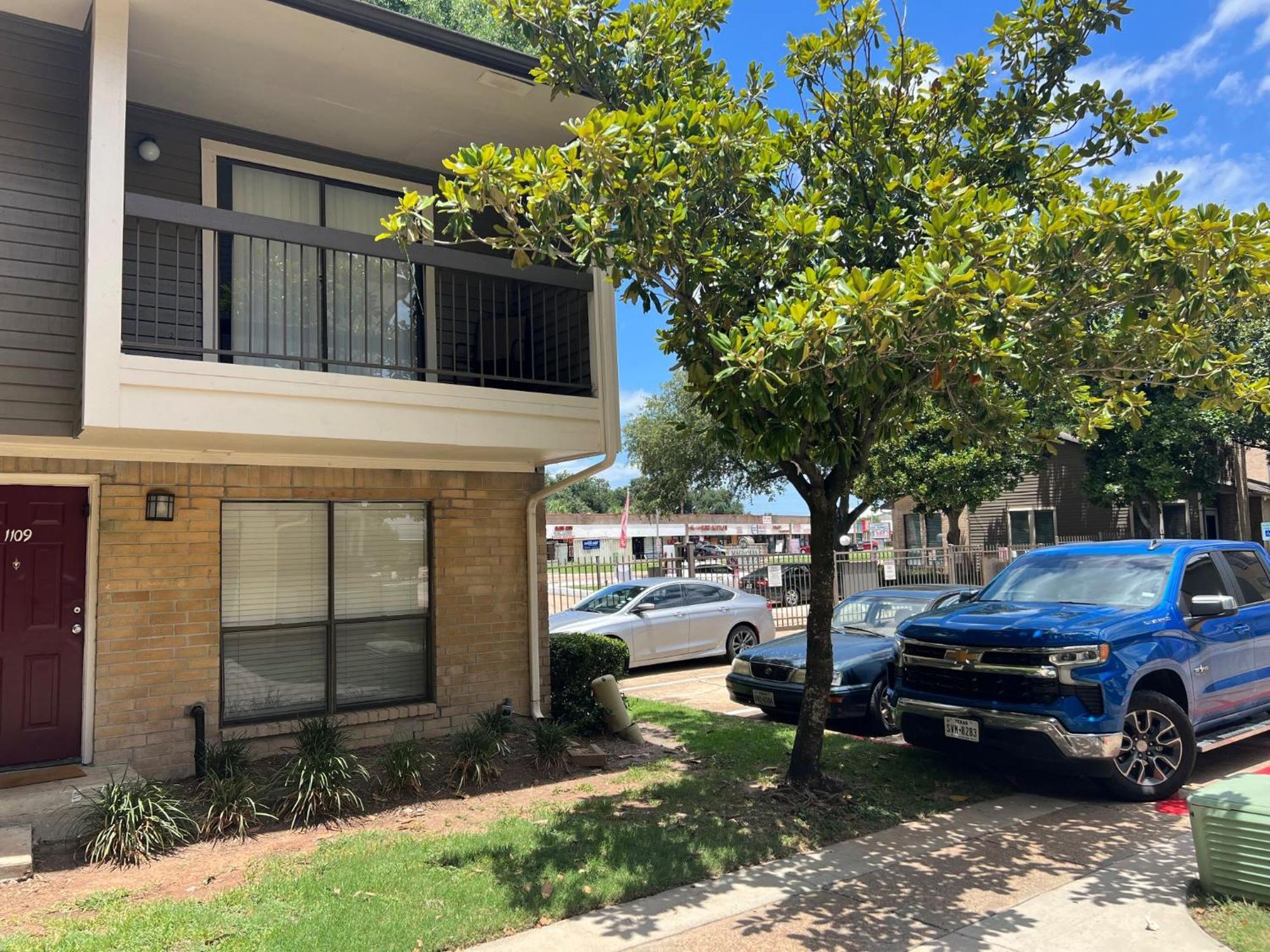 Beautiful 1-Bedroom Townhome With Nice Amenities Houston Bagian luar foto